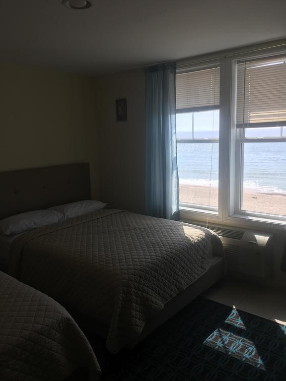 Misquamicut Beach Front Inn Westerly Exteriör bild