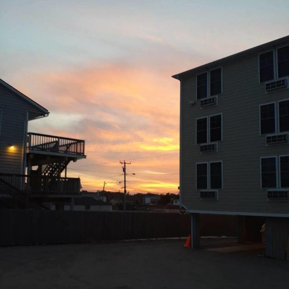 Misquamicut Beach Front Inn Westerly Exteriör bild