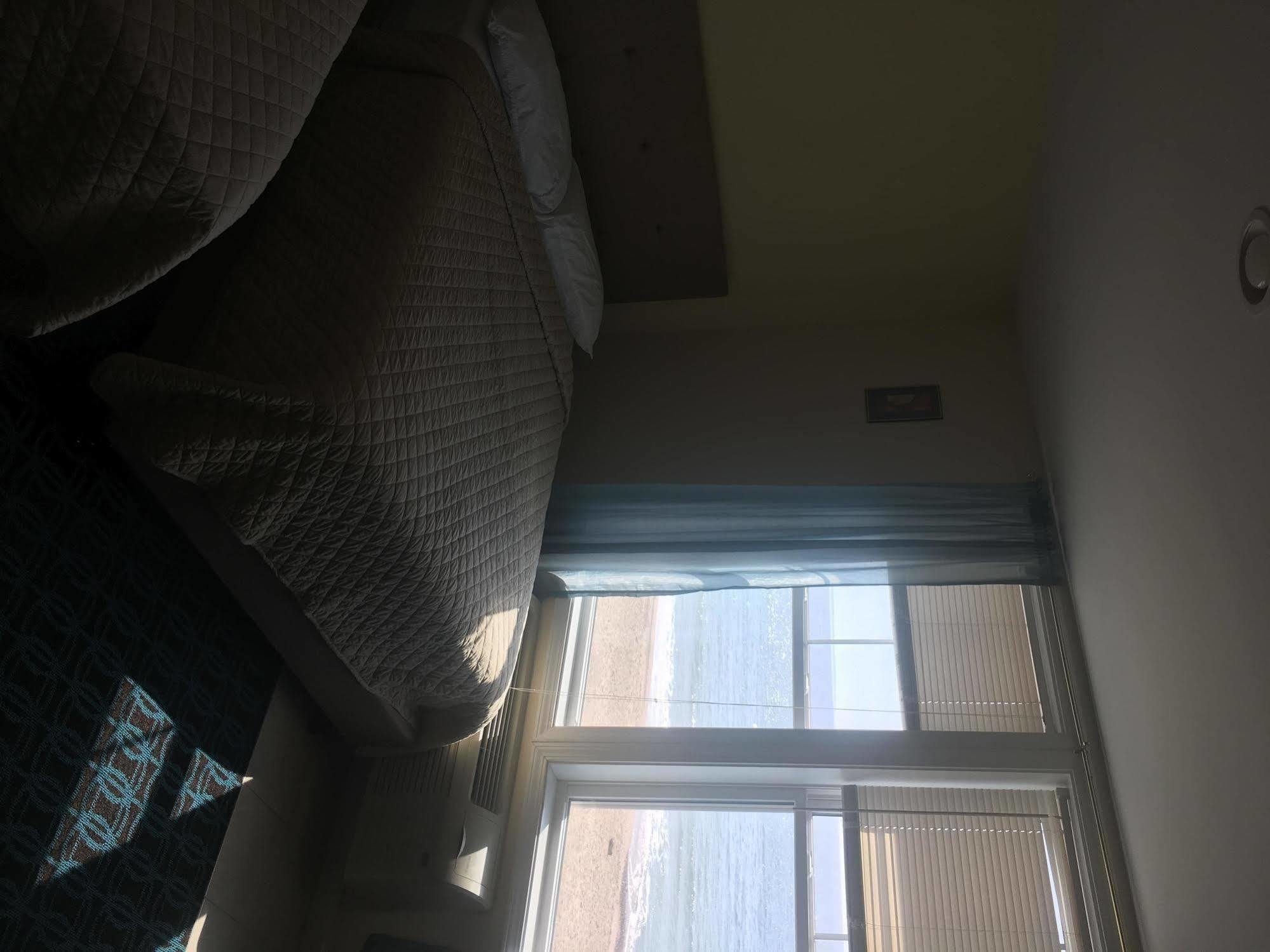 Misquamicut Beach Front Inn Westerly Exteriör bild